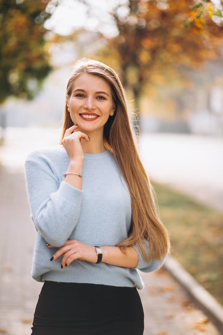 files/imgi_28_young-woman-blue-sweater-autumn-park_1303-11368.jpg